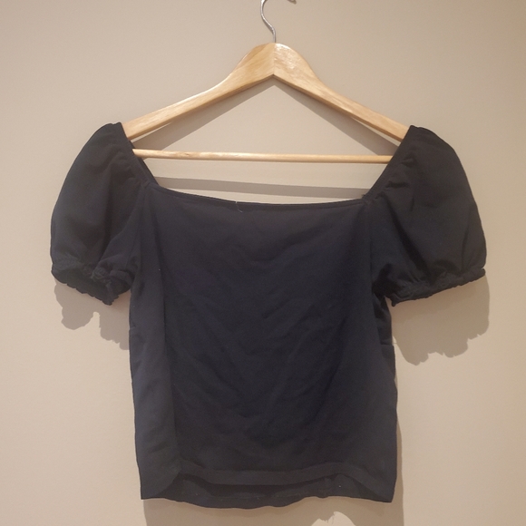 Black top with puff sleeve and bow tie infront cropped - Picture 3 of 3